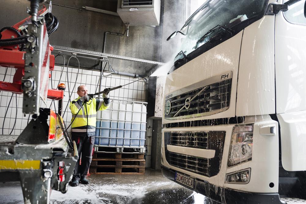 Comprehensive Guide to Truck Wash Services in North NJ: Spotlight on JLT Mobile Detail