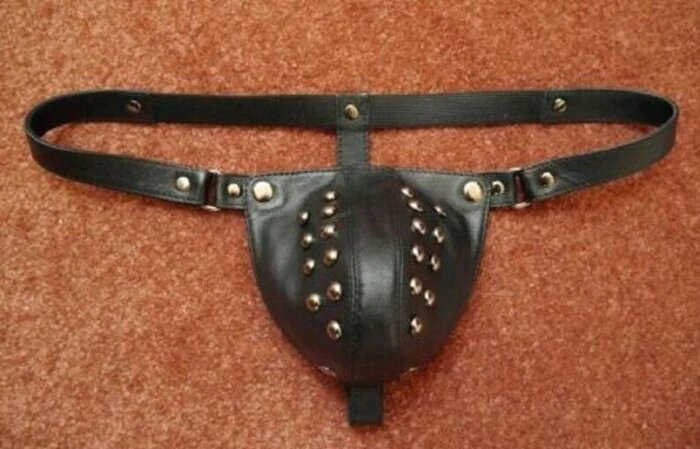 How to Combine Male Leather Thongs with BDSM, Style, Fashion & Other Accessories?